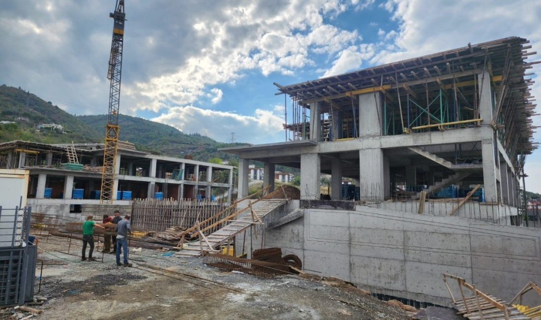 Gölcük’te yeniden inşa edilen iki okul, kasım ara tatilinde öğrencilerini