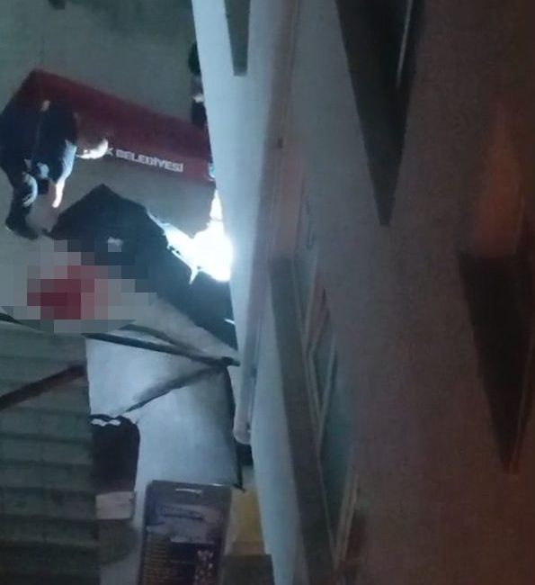 Yalova’nın Çınarcık ilçesinde 5. kattaki evinin penceresinden kızı ve kızının