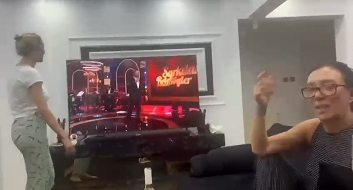 Yalova’nın Çınarcık ilçesinde sanatçı Güllü’nün 5. kattaki evinin penceresinden düşerek