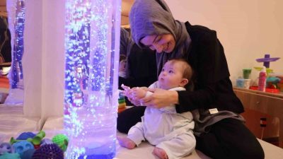 Kocaeli’deki Gonca Merkezi’nde terapi gören 8 aylık down sendromlu Hümeyra,