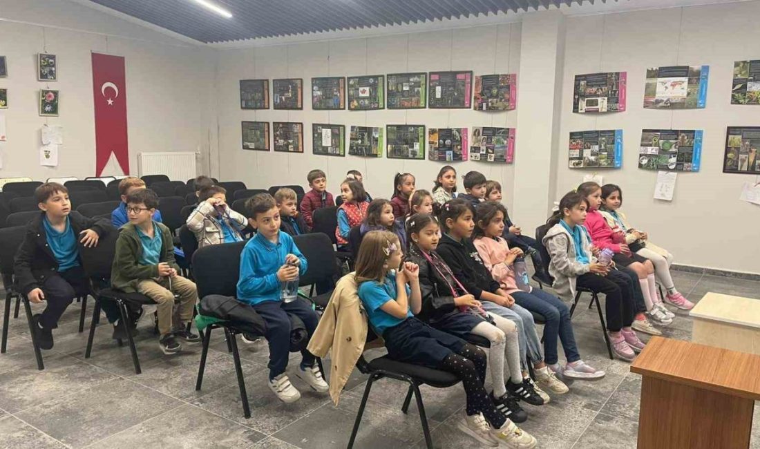 İlkokul öğrencileri botanik bahçesini ziyaret etti DÜZCE(İHA) – Düzce 23 Nisan İlkokulu öğrencileri, doğayı keşfetmek ve