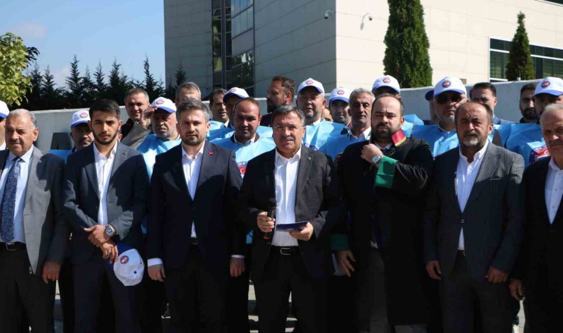 Bolu’nun Mengen ilçesinde kovanlara zarar vermeye çalışan bir ayı gördüğünü