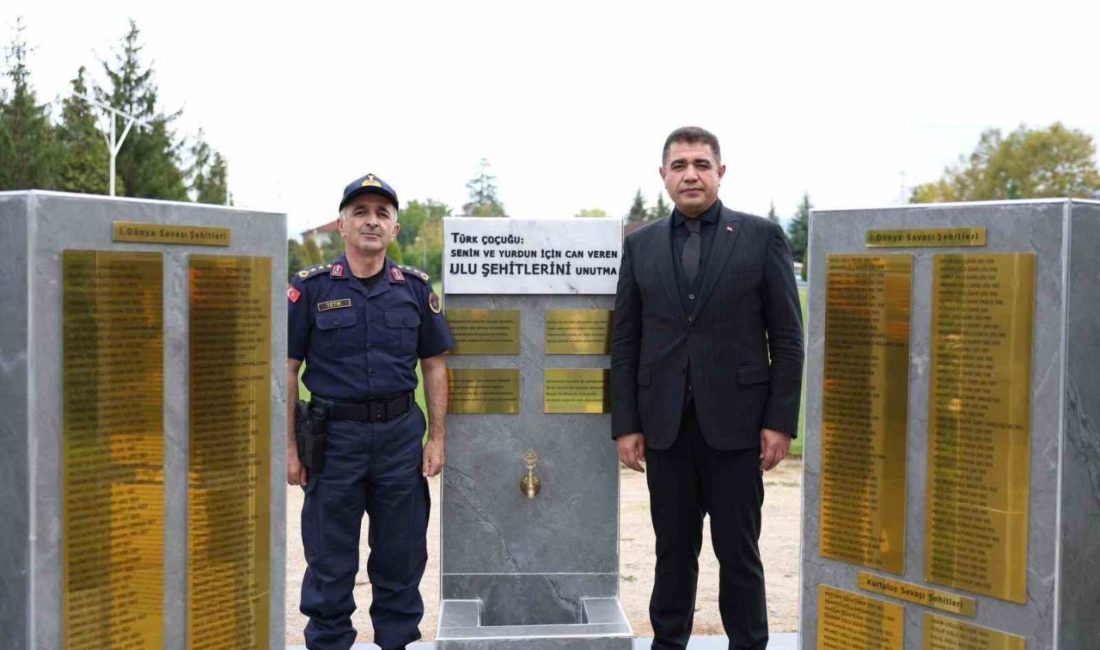 DÜZCE(İHA) – Düzce Valisi Selçuk Aslan, İl Jandarma Komutanlığında şehitler