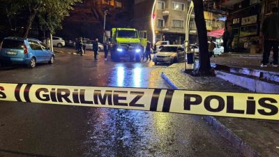 Kocaeli’nin İzmit ilçesinde jiletle kendisini kesen, esnafa ve vatandaşlara da