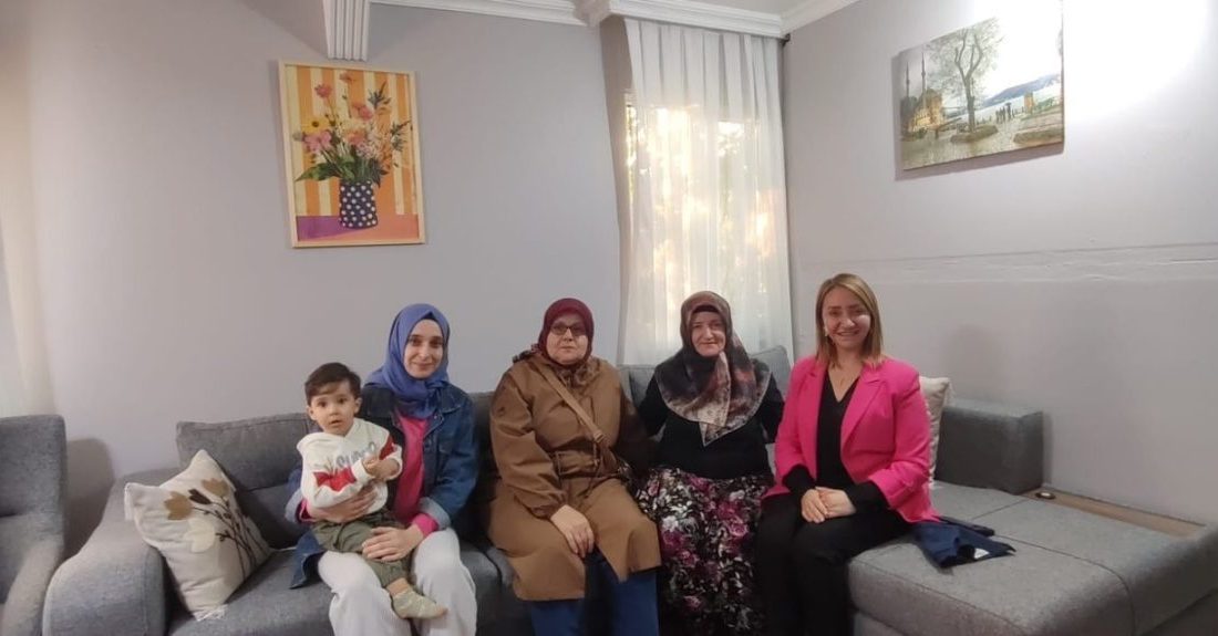 Kadın başkandan kadın muhtarlara anlamlı ziyaret Pazaryeri Belediye Başkanı Zekiye Tekin, Muhtarlar Günü dolayısıyla ilçede görev