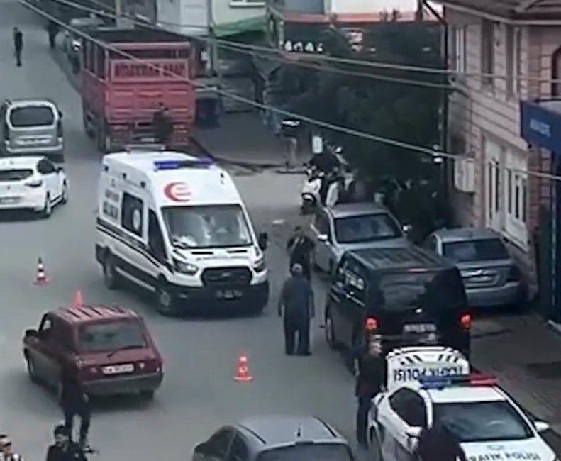 Kamyonetle çarpışan motosiklet sürücüsü hayatını kaybetti Sakarya’nın Geyve ilçesinde kamyonetle motosikletin çarpıştığı kazada 73 yaşındaki motosiklet