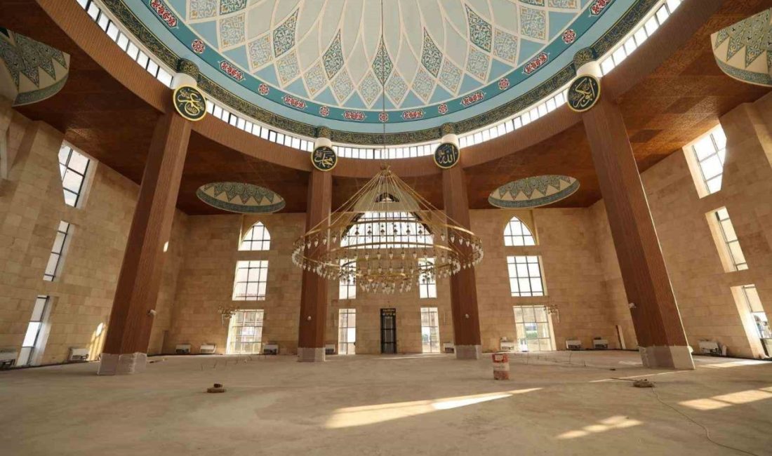 Kocaeli Büyükşehir Belediye Başkanı Tahir Büyükakın, yapımı devam eden ve