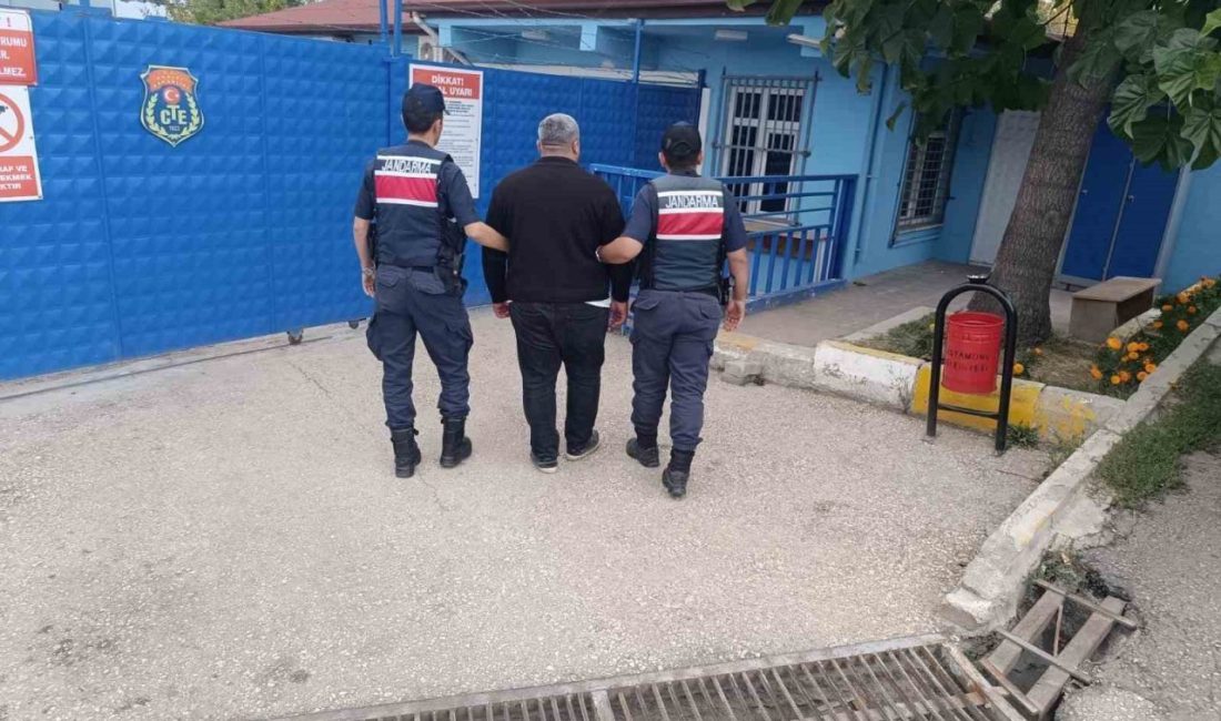 Kastamonu’da aranan 28 kişi yakalandı Kastamonu’da jandarma ekiplerince, haklarında yakalama kararı bulunan 28 kişi yakalandı.