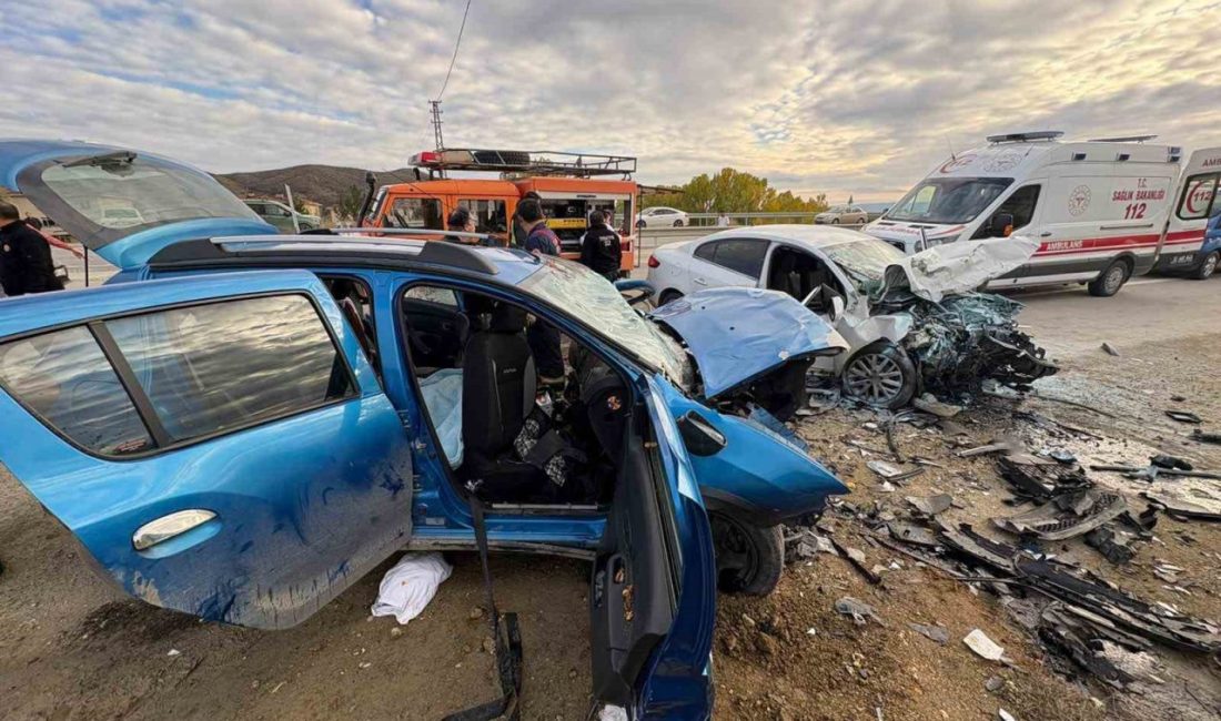 Kastamonu’da iki otomobil çarpıştı: 1 ölü, 5 yaralı Kastamonu’nun Taşköprü ilçesinde iki otomobilin çarpışması neticesinde meydana gelen kazada