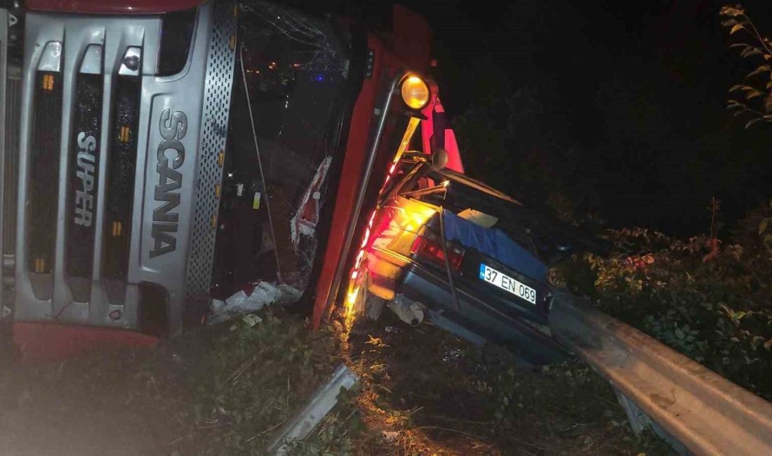 Kastamonu’da tır otomobilin üzerine devrildi: 2 yaralı Kastamonu’nun İnebolu ilçesinde tırın otomobilin üzerine devrildiği kazada 2 kişi