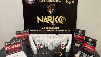 Kastamonu’da gerçekleştirilen operasyonda çeşitli uyuşturucu maddelerle yakalanan 2 şüpheli, adli