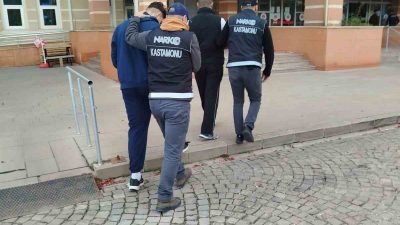 Kastamonu’da polis ekipleri tarafından yapılana aramada, bin 56 adet sentetik