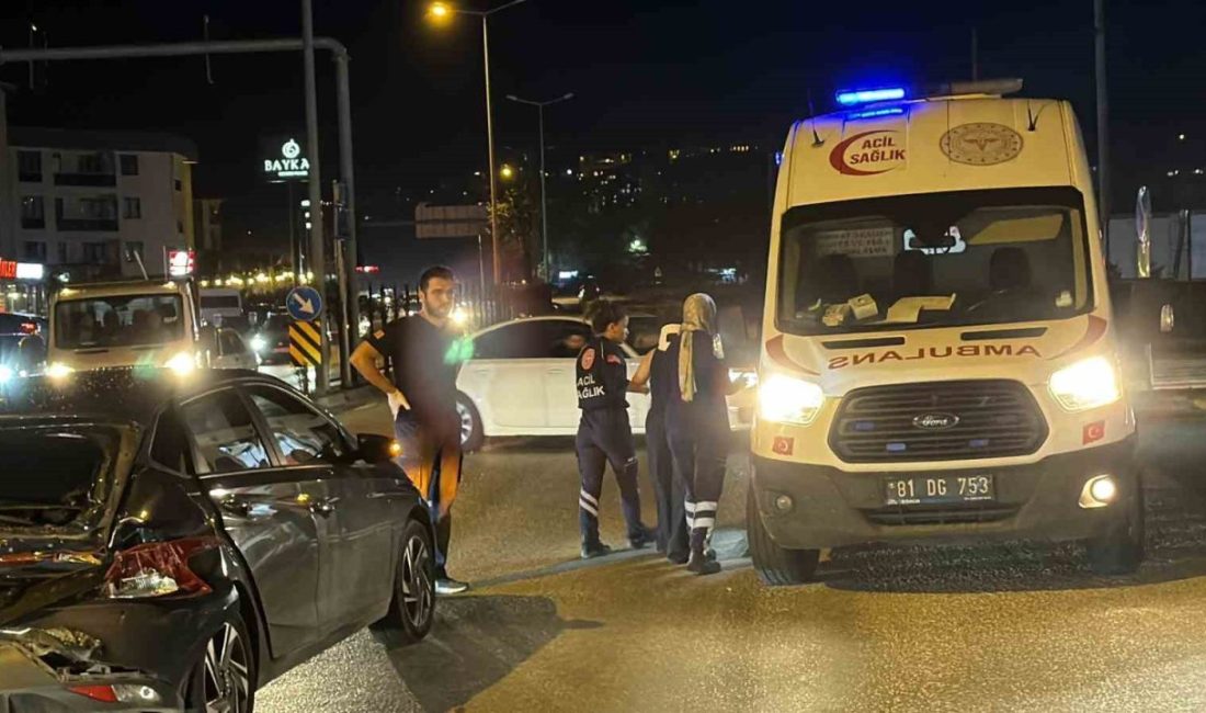 Kırmızı ışıkta duran otomobile kamyon çarptı: 2 yaralı Düzce’de kırmızı ışıkta duran otomobile kamyonun çarptığı kazada 2 kişi
