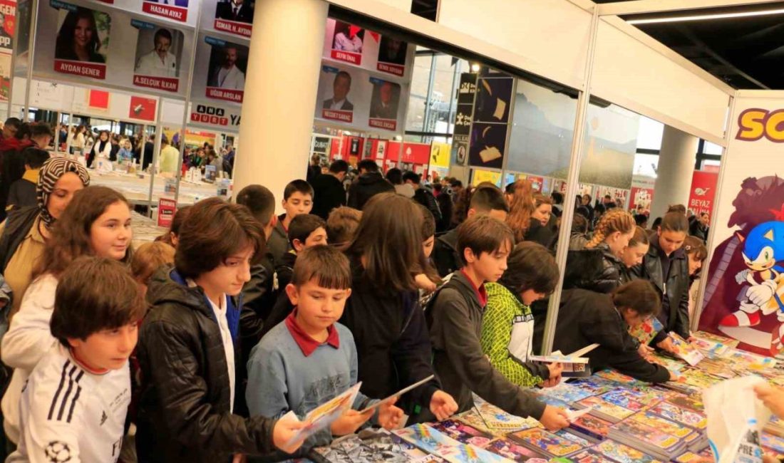 Kitap fuarında çocukların çizgi roman sevgisi Uluslararası 15. Kocaeli Kitap Fuarı’nda çizgi romanların bulunduğu stant, fuarın