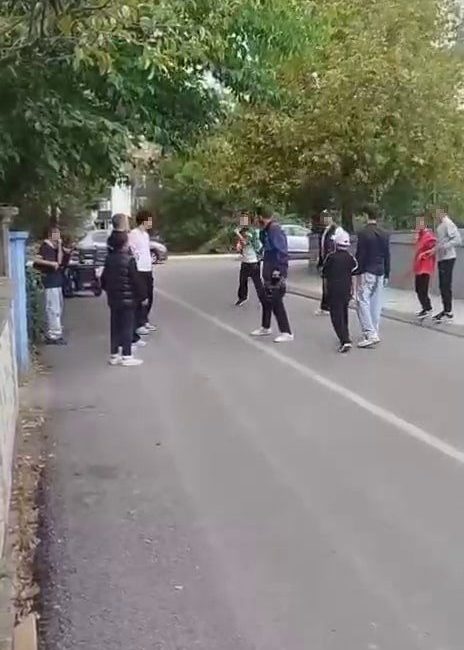 Sakarya’nın Karasu ilçesinde kız meselesi sebebiyle çıktığı öne sürülen darp