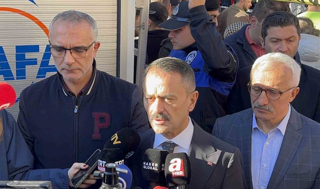 Kocaeli Valisi Aktaş: “Ailenin binanın 2. katında oturduğunu değerlendiriyoruz” Kocaeli Valisi İlhami Aktaş, Gebze’de 5 kişilik ailenin enkaz altında