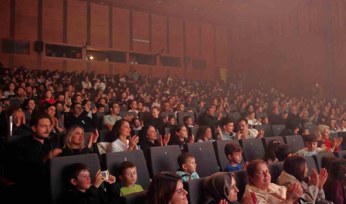Kocaeli Büyükşehir Belediyesi Şehir Tiyatroları, yeni sezon perdesini çocuklara ve