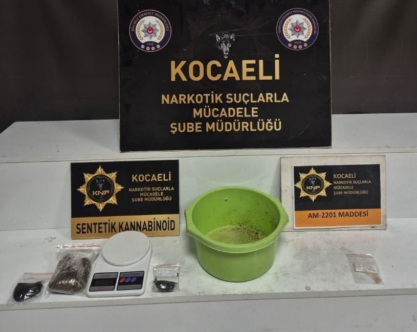 Kocaeli’de uyuşturucu operasyonu: 4 kişi tutuklandı Kocaeli İl Emniyet Müdürlüğü ekiplerince, Derince ve İzmit ilçelerinde gerçekleştirilen