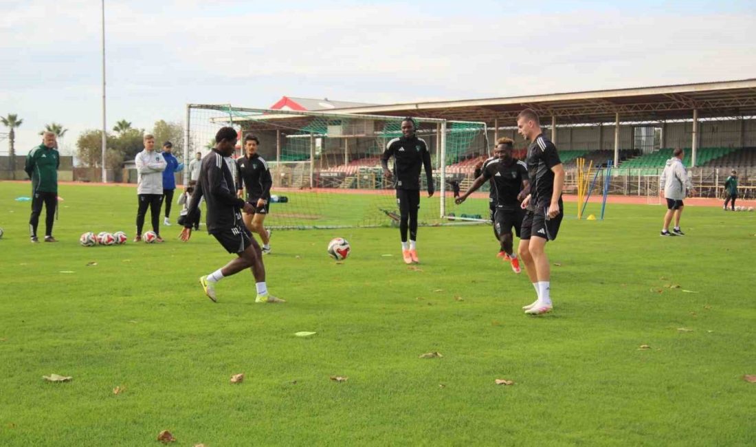 Kocaelispor’un başarılı futbolcusu Joseph Nonge: “Hocamız nerede isterse oynarım” Kocaelispor’un genç futbolcusu Joseph Nonge, 3 maçlık galibiyet serisini Trendyol