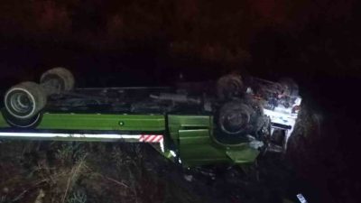 Bolu’nun Yeniçağa ilçesinde araç yüklü oto kurtarıcı, kontrolden çıkarak boş