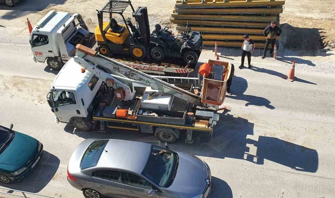 Köprüde arıza yapan tır trafiği felç etti Bilecik’te Hamsu Köprüsü üzerinde arızalanan tır trafiği durma noktasına getirdi.