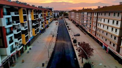 Körfez ilçesinde 28 sokakta yürütülen çalışmalarda yollar, kaldırımlar ve bordürler