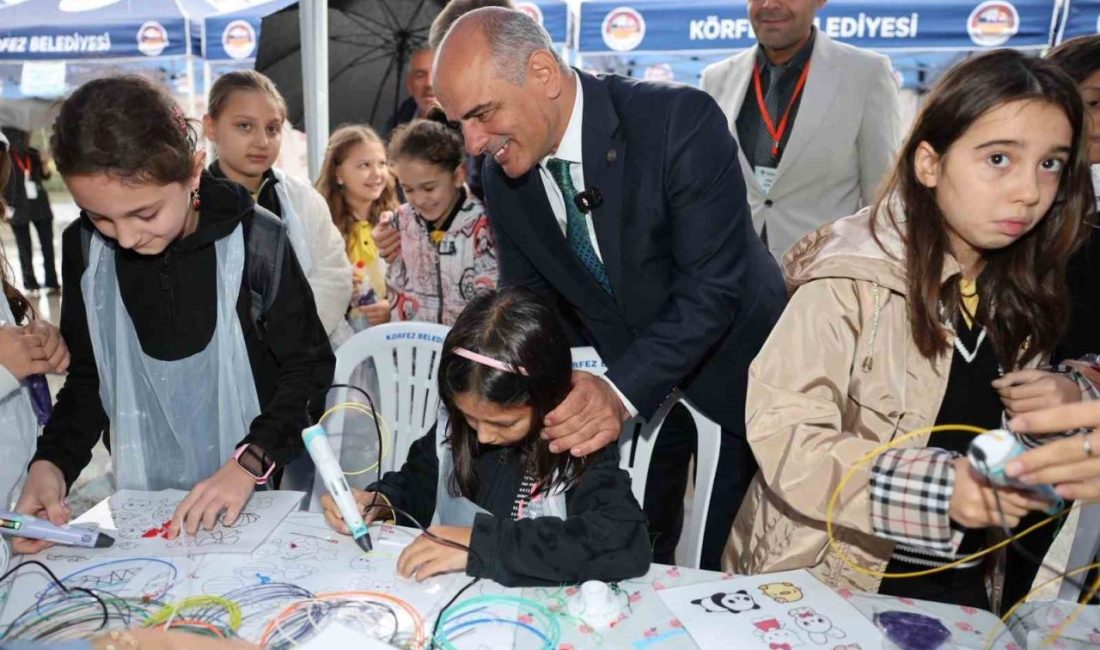 Kocaeli’nin Körfez ilçesinde öğrenciler, düzenlenen “Bilim Şenliği”nde projelerini sergiledi. İlçe