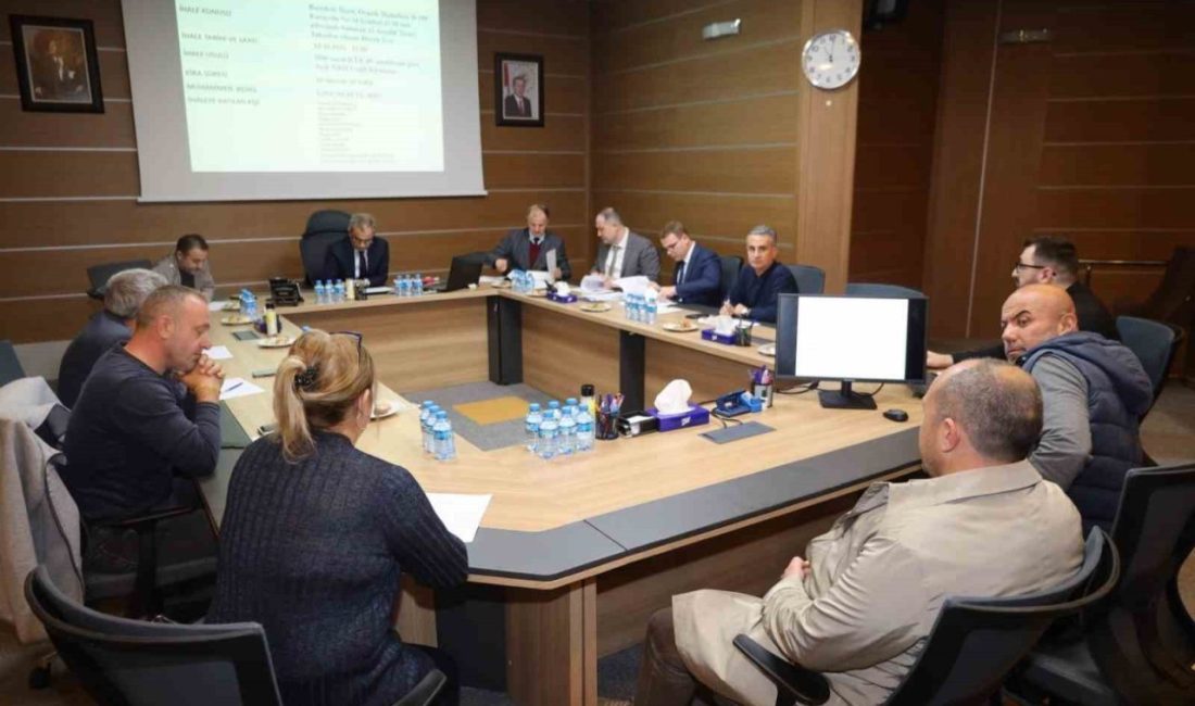 Kocaeli Büyükşehir Belediyesi’nin haftalık encümen toplantısında kural ihlali yapan otobüs