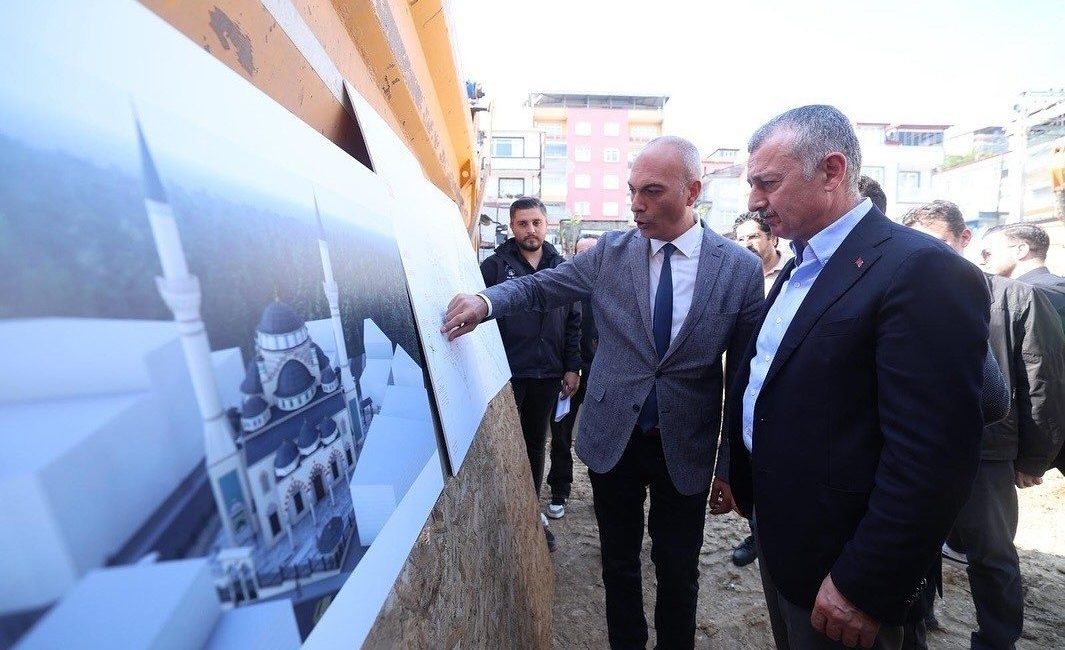 Kuruçeşme Merkez Camii bin 91 kişilik olacak İzmit Kuruçeşme’de riskli olduğu için yıkılan Merkez Camii yerine yenisi