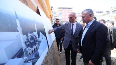 İzmit Kuruçeşme’de riskli olduğu için yıkılan Merkez Camii yerine yenisi