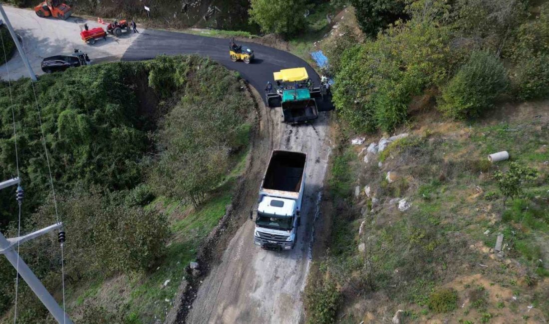 Kuzey kırsalının zirveleri tablo gibi işleniyor Sakarya Büyükşehir Belediyesi, Kocaali’nin yüksek rakımlı mahallelerinde ulaşım hattını sil