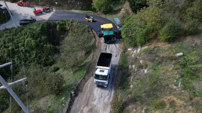 Sakarya Büyükşehir Belediyesi, Kocaali’nin yüksek rakımlı mahallelerinde ulaşım hattını sil