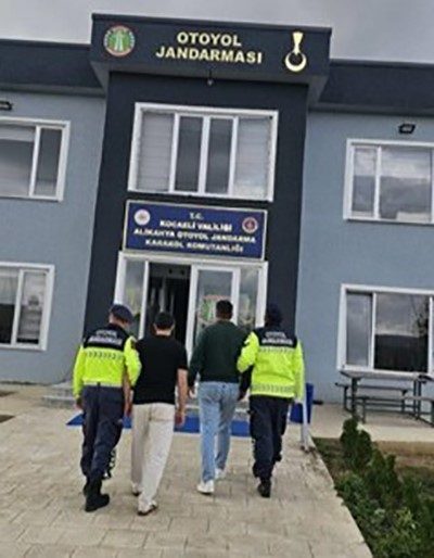 Kuzey Marmara Otoyolu’nda tehlikeli araç kullanan sürücülere ceza Kocaeli Kuzey Marmara Otoyolu’nda tünel içinde aşırı hız yaparak trafiği