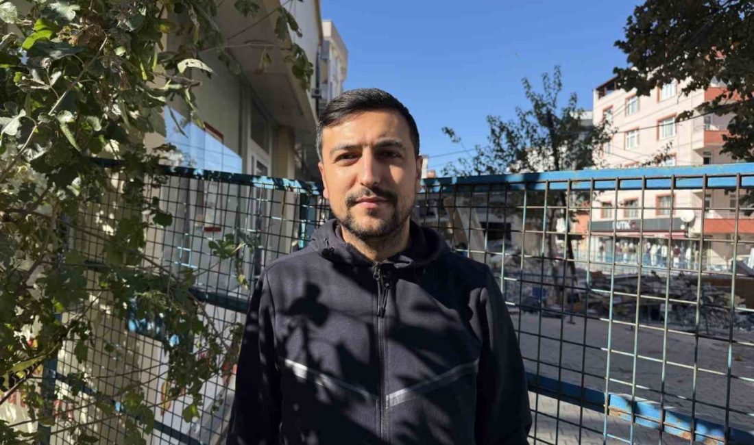 Levent Bilir’den geriye gülümsemesi kaldı: “En son evimin kombisini tamir etmişti” Kocaeli’nin Gebze ilçesinde çöken binada eşi ve iki çocuğuyla birlikte