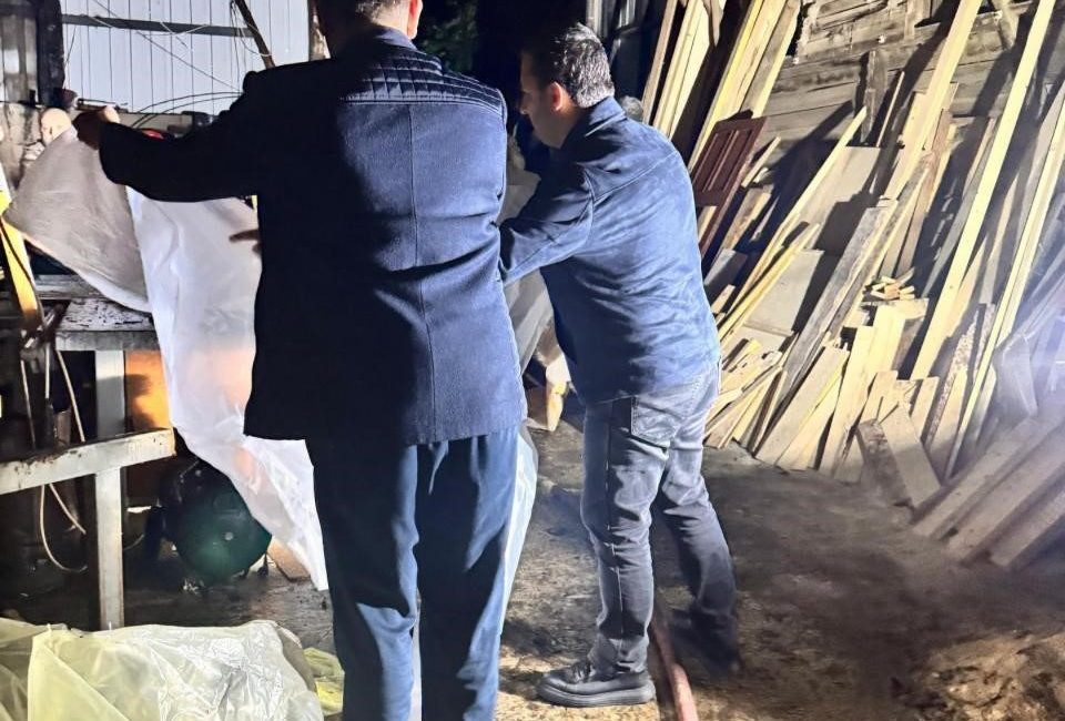 Sakarya’nın Geyve ilçesinde gece saatlerinde marangoz atölyesinde çıkan yangın itfaiye