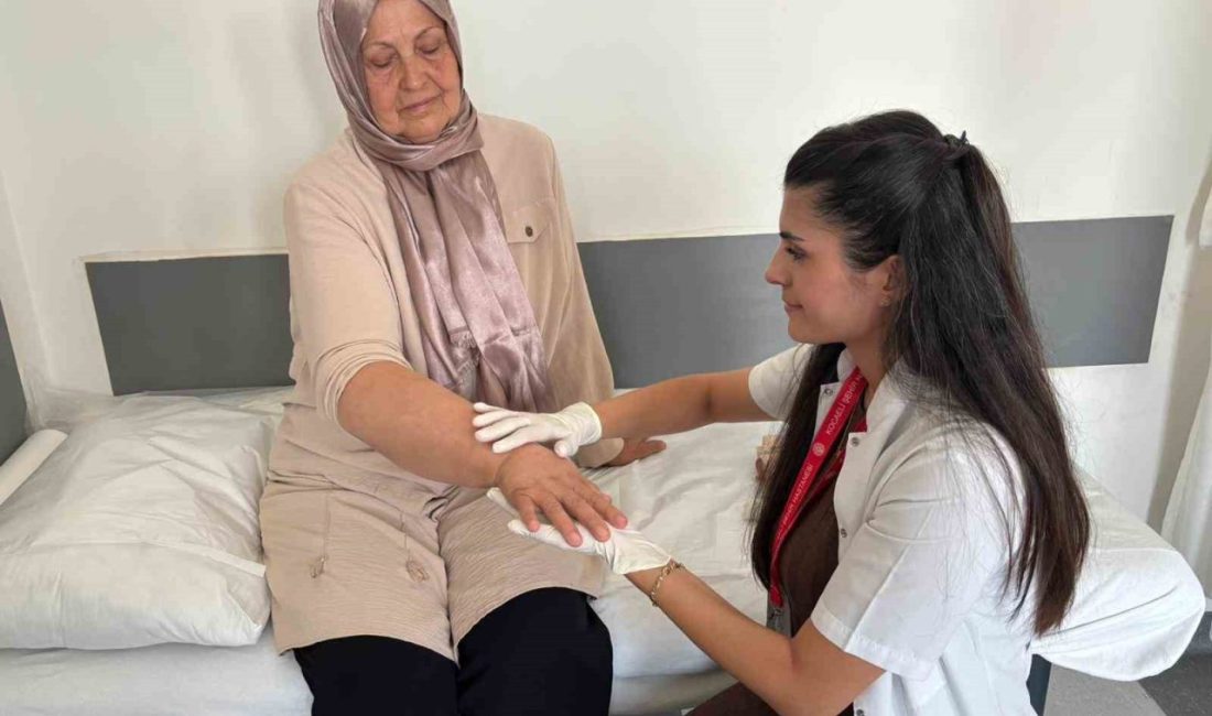 Meme kanseri sonrası kolunda şişlik oluşan 68 yaşındaki kadın, il
