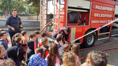 Bilecik’in Pazaryeri ilçesinde anaokulu öğrencileri, İtfaiye Haftası kapsamında düzenlenen etkinlikle