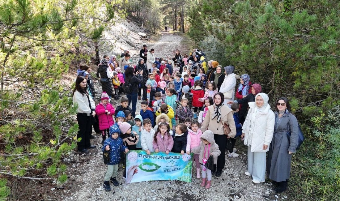 Minik öğrencilere doğa sevgisi aşılandı Bolu’nun Göynük ilçesinde “Yeşil Vatan” projesi çerçevesinde düzenlenen etkinlikte minik