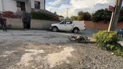Düzce’de kamyonetle çarpışan motosikletteki 2 öğrenci ağır yaralandı. Kaza, Eski