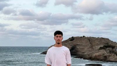 Kocaeli’nin Derince ilçesinde meydana gelen motosiklet kazasında ağır yaralanan genç