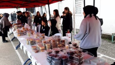 Bolu’nun Mudurnu ilçesinde Anadolu İmam Hatip Lisesi öğrencileri, Gazze’deki çocuklara