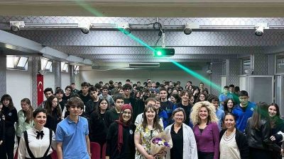 Kocaeli Fen Lisesi öğrencileri, okulun İngilizce Kulübü tarafından düzenlenen etkinlikte,