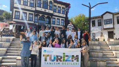 Sakarya Büyükşehir Belediyesince düzenlenen kültür gezisi kapsamında lise öğrencileri, kentin