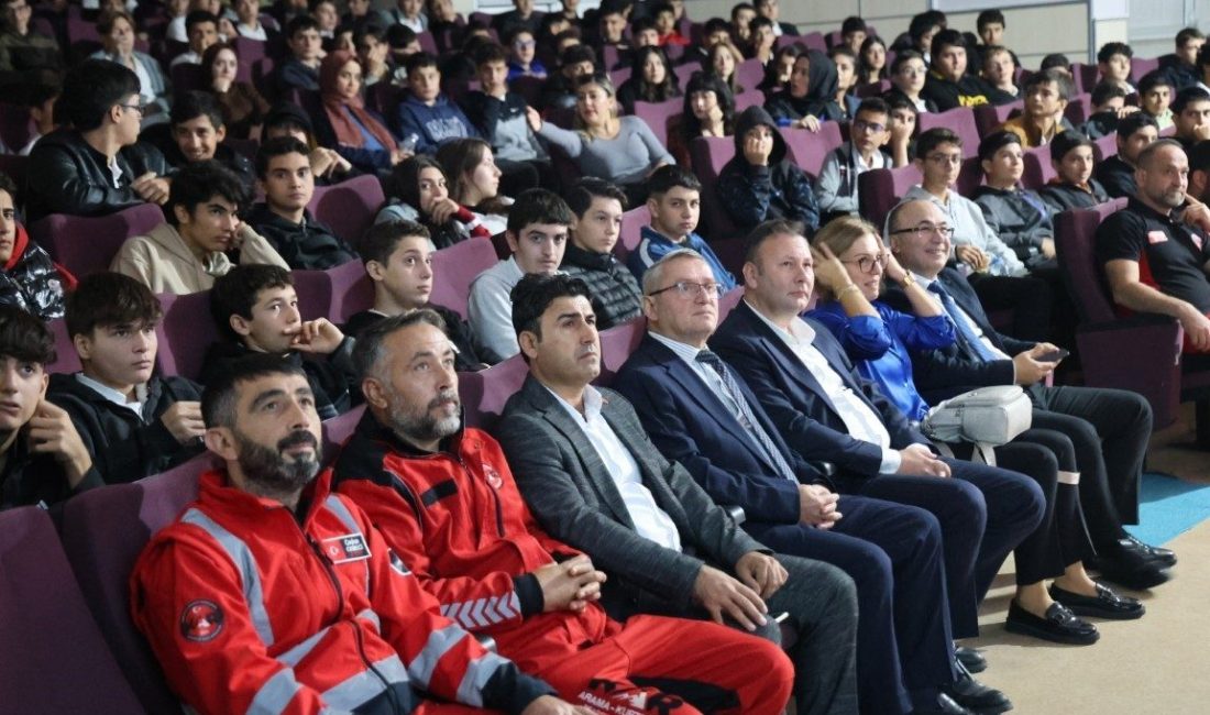 Kartepe’de, öğrencilerin afetlere karşı bilinçlenmesi ve muhtelem tehlikeler karşısında doğru