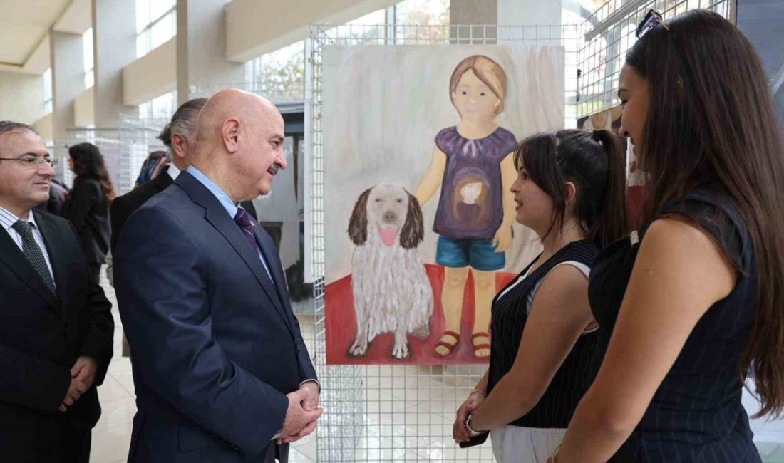 Öğrencilerin ortak eserleri sergilendi Düzce Üniversitesi Sanat Tasarım ve Mimarlık Fakültesi Resim, Heykel ve