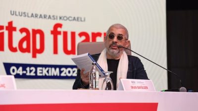 Kocaeli Kitap Fuarı’nda “Türkçemiz Evimiz” başlıklı özel söyleşiye katılan sanatçı