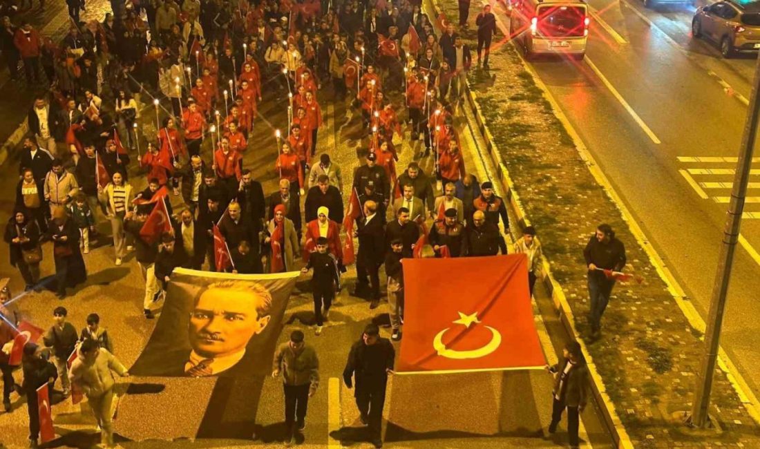 Osmaneli’de 29 Ekim Cumhuriyet Bayramı fener alayı düzenlendi Bilecik’in Osmaneli ilçesinde 29 Ekim Cumhuriyet Bayramı’nın 102’inci Yıl Dönümü