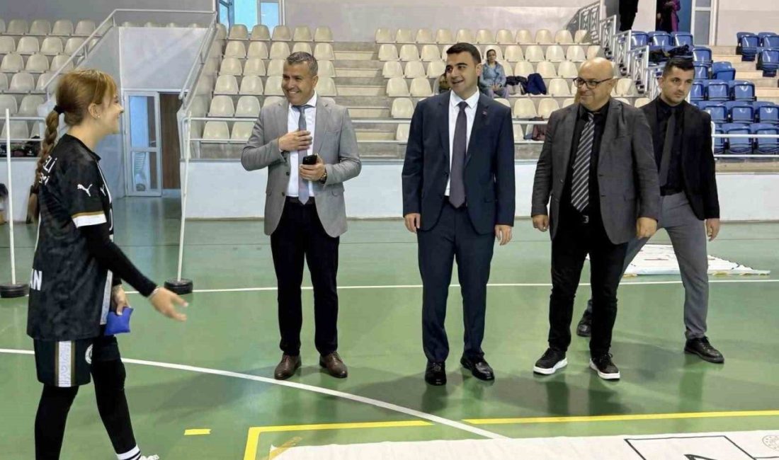 Bilecik’in Osmaneli ilçesinde öğrenciler için düzenlenen Spor Şöleni, renkli görüntülere