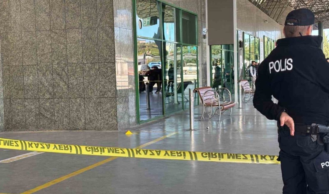 Otogarda etrafa rastgele ateş açan uzman çavuş bacağından vuruldu Kocaeli’de beylik tabancasıyla otogarda etrafa rastgele ateş açan bir uzman