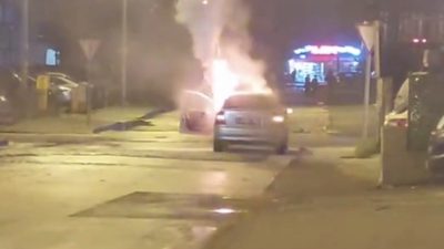 Düzce’de seyir halinde ki otomobil alev alev yanarak küle döndü.